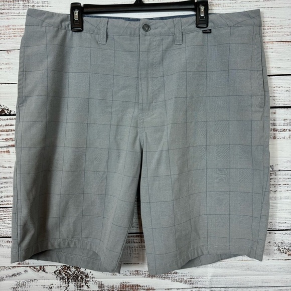 Travis Mathew TM men’s gray plaid size 40 golf casual shorts - Picture 1 of 5